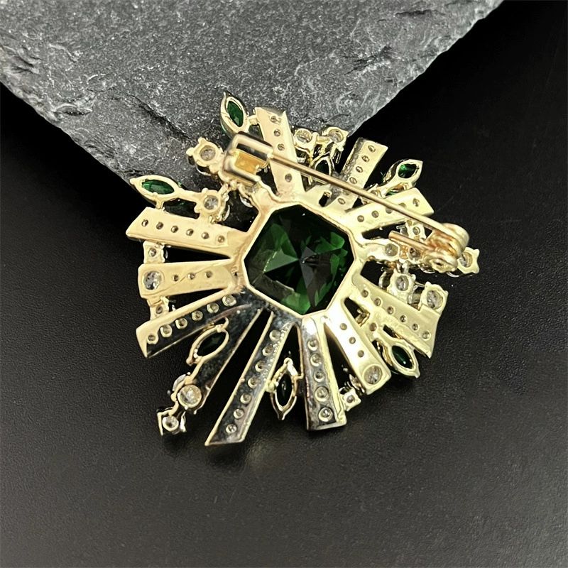 Gold Yeşil Kristal Taşlı Yaka İğnesi 	- Kolye (Altın Kaplama) - X0106 Görseli